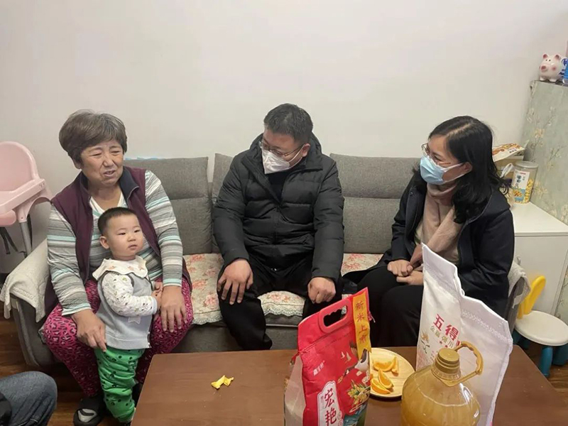 董事長參加“人大代表、政協(xié)委員走進(jìn)社區(qū)，開展居民議事協(xié)商”活動.jpg